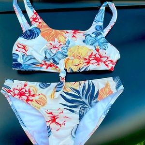 In great shape Roxy swimsuit. Size 8.